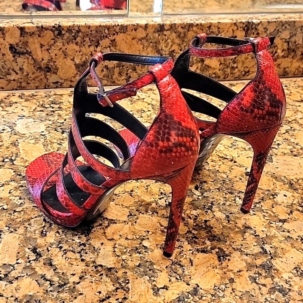 Saint Laurent Paris Red heels. Very sexy. Size 37.5. EU. Also fits 7. US. - Picture 3 of 9